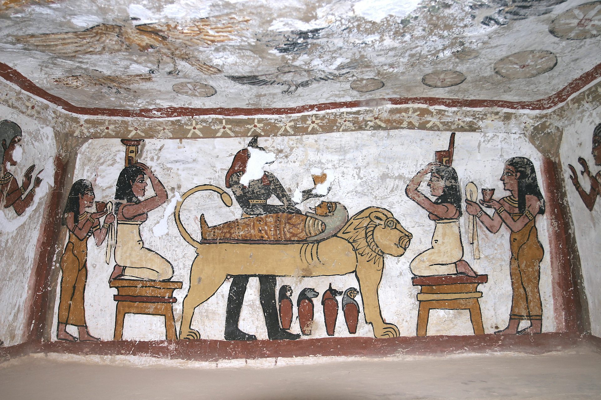 detail of painting from the tomb of Petosiris at Muzawaka depicting Nephthys and Isis