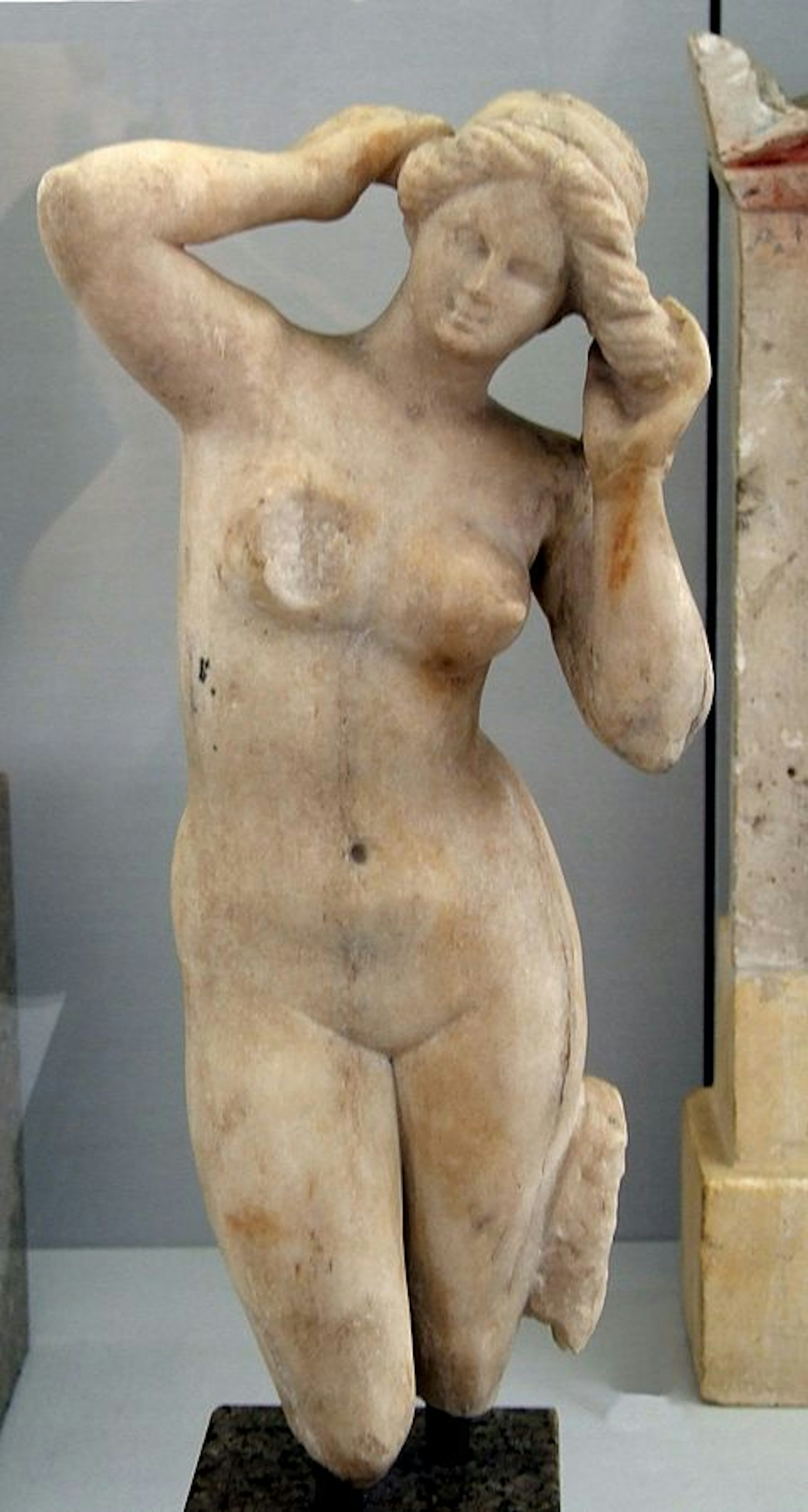 Aphrodite Anadyomene 2nd_1st-century BCE statue