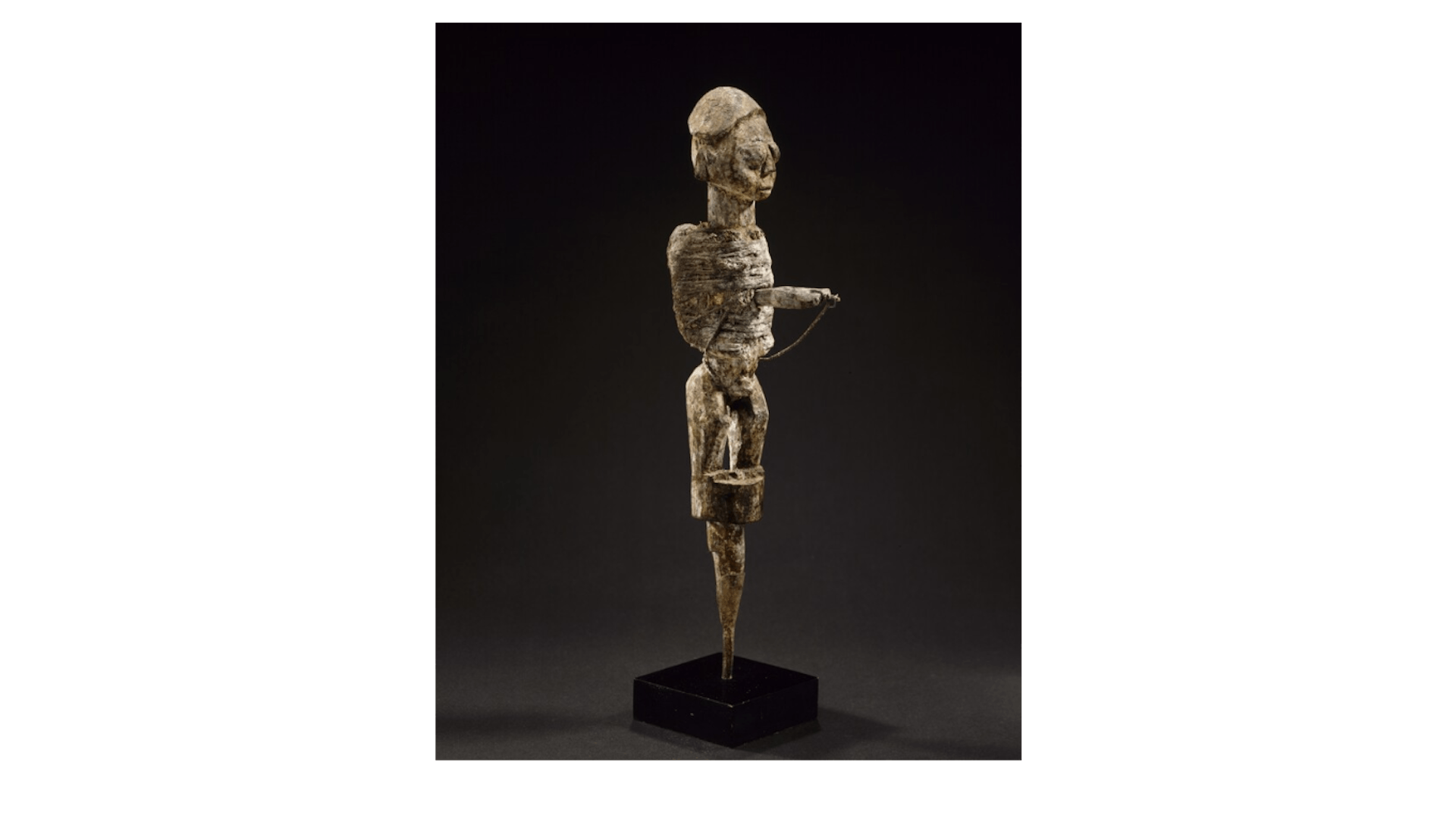 A bochio or ritual statuette, by Fon artist (n.d).