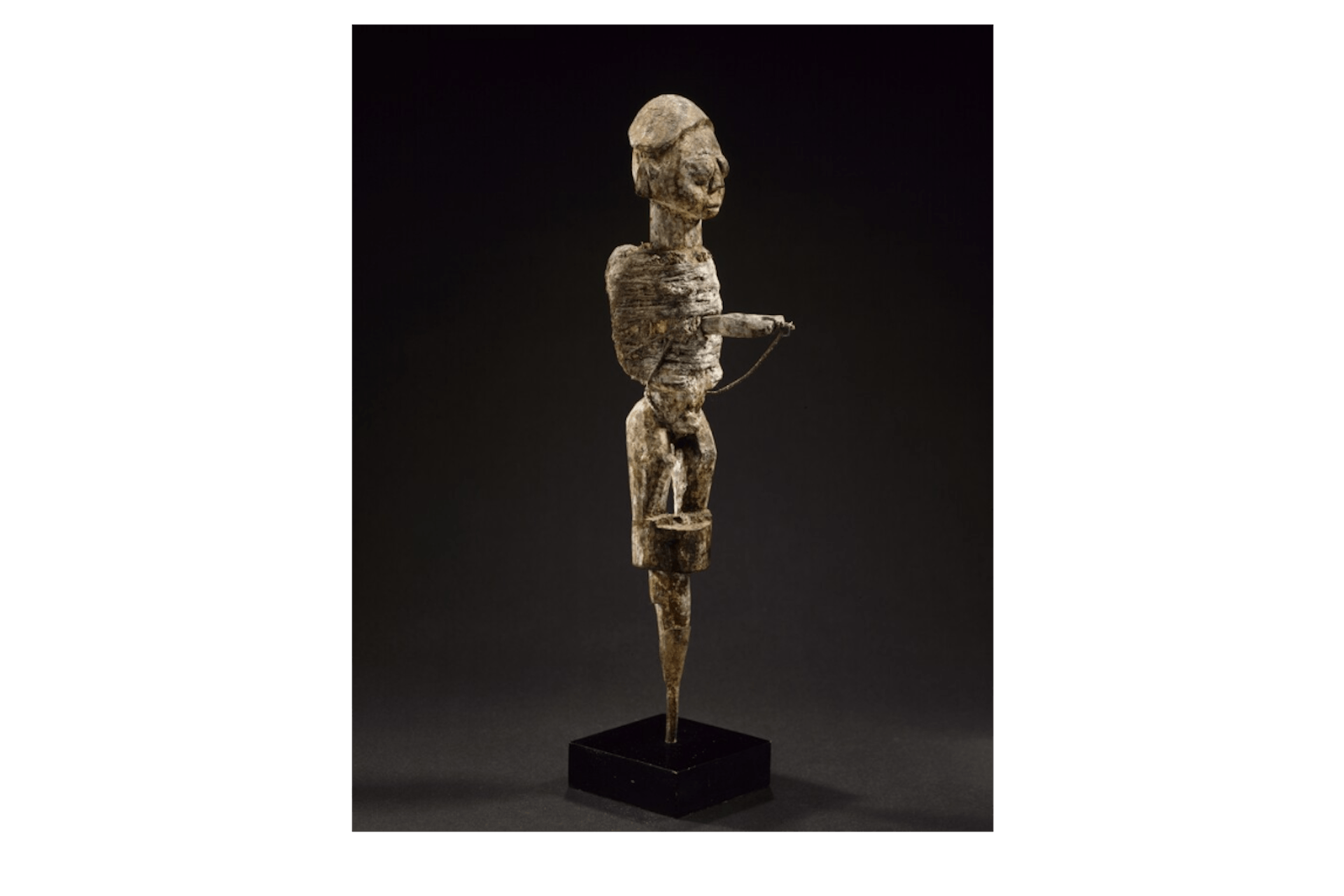 A bochio or ritual statuette, by Fon artist (n.d).