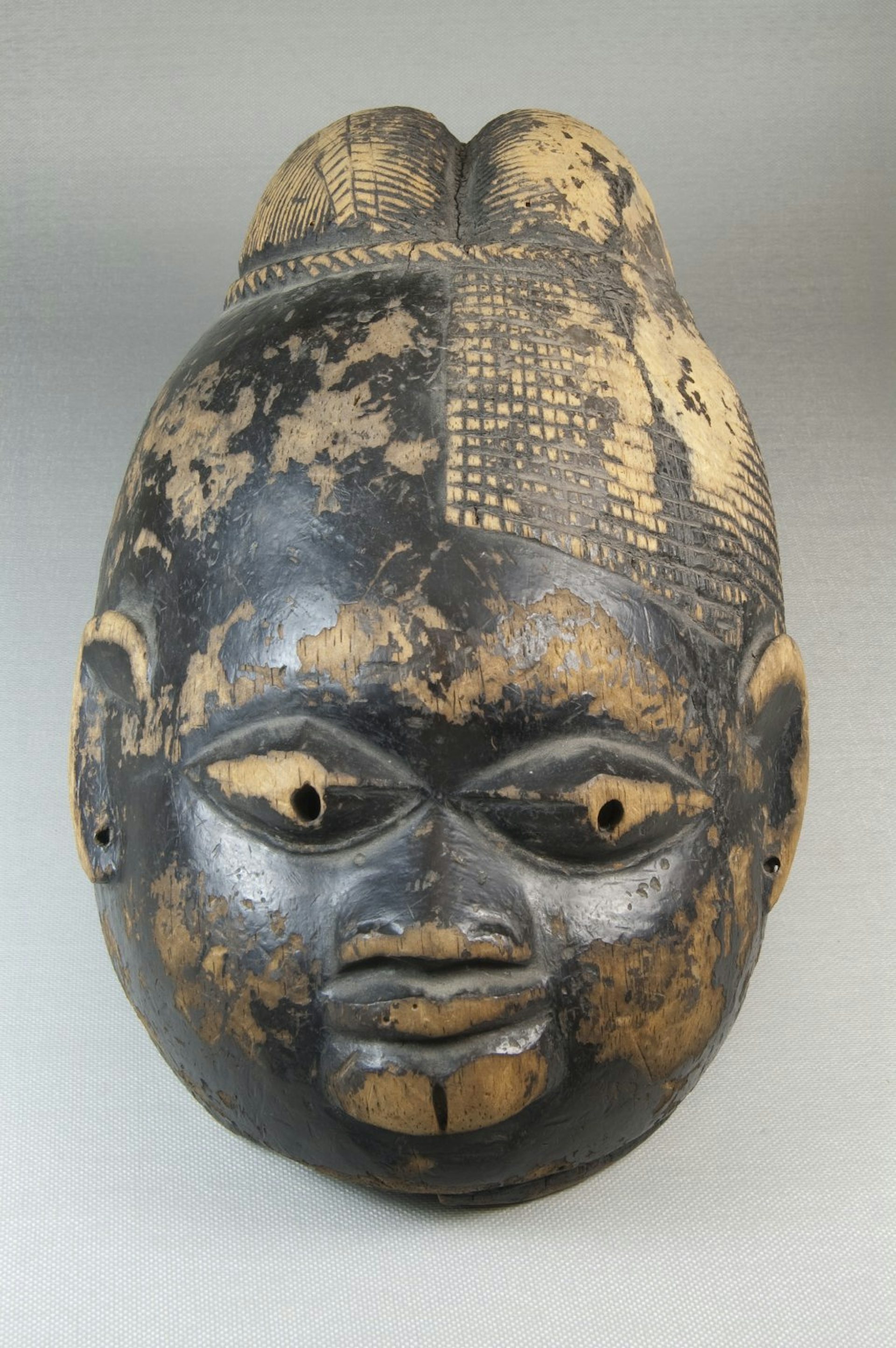 Gelede Mask by Yoruba artist (late 19th - early 20th century).